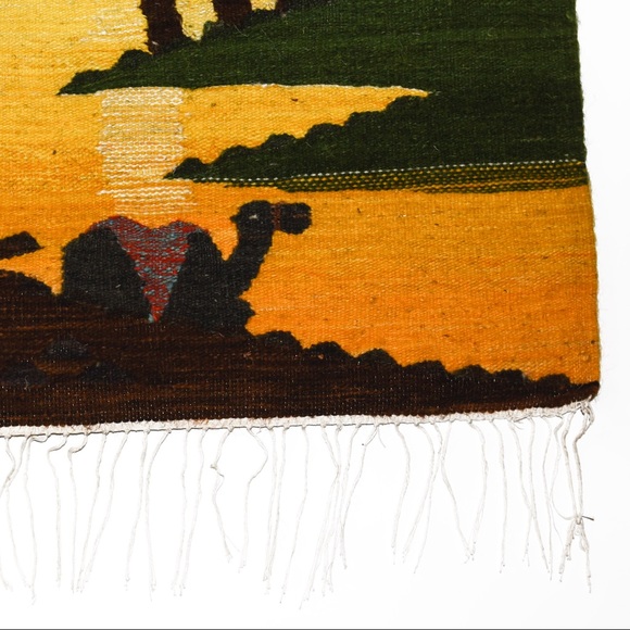 Handwoven wool carpet primitive scenery pyramids camel rider Egypt wall hanging - Picture 3 of 3